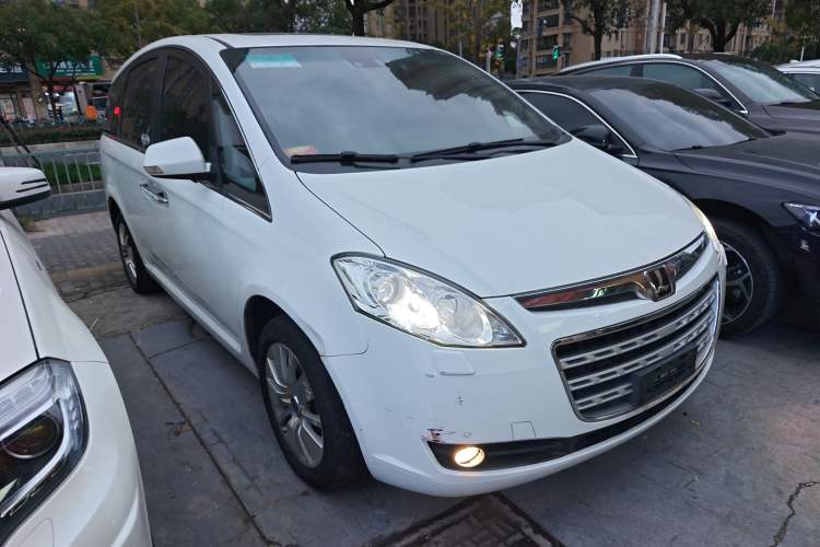 Used Luxgen Great 7 MPV 2013 2.0T Executive Model Front Right 45 Deg