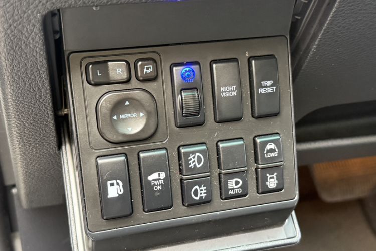 Used Luxgen Great 7 MPV 2013 2.0T Executive Model Interior 4