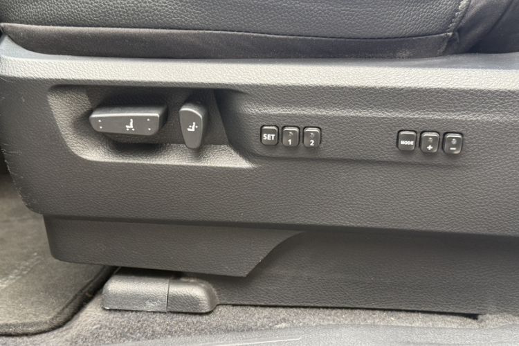 Used Luxgen Great 7 MPV 2013 2.0T Executive Model Interior 6