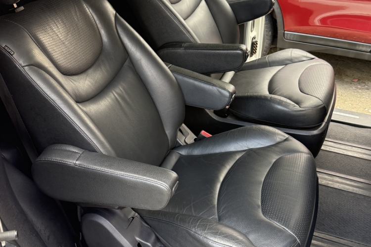 Used Luxgen Great 7 MPV 2013 2.0T Executive Model Interior 8