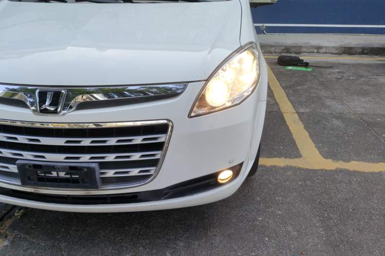 Used Luxgen Great 7 MPV 2013 2.0T Luxury Model Left Front Headlight