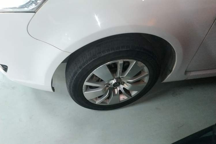 Used Luxgen Great 7 MPV 2013 2.0T Luxury Model Left Front Wheel Hub