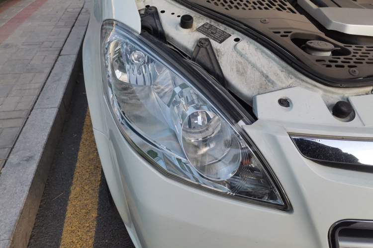 Used Luxgen Great 7 MPV 2013 2.0T Luxury Model Right Front Headlight