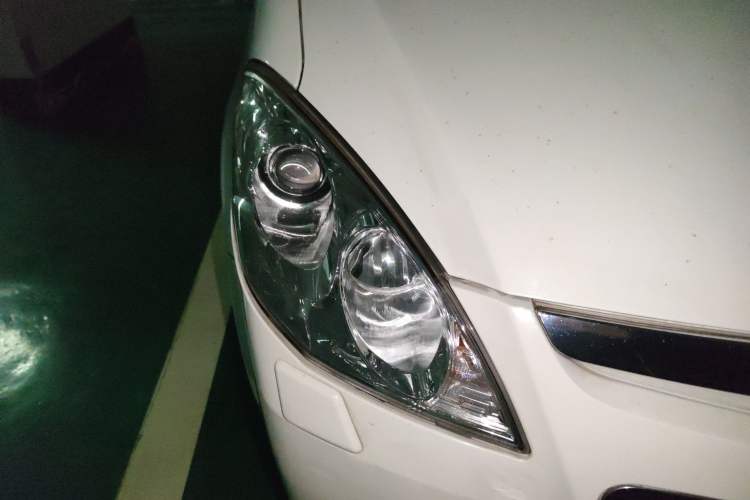 Used Luxgen Great 7 MPV 2013 2.0T Executive Model Right Front Headlight