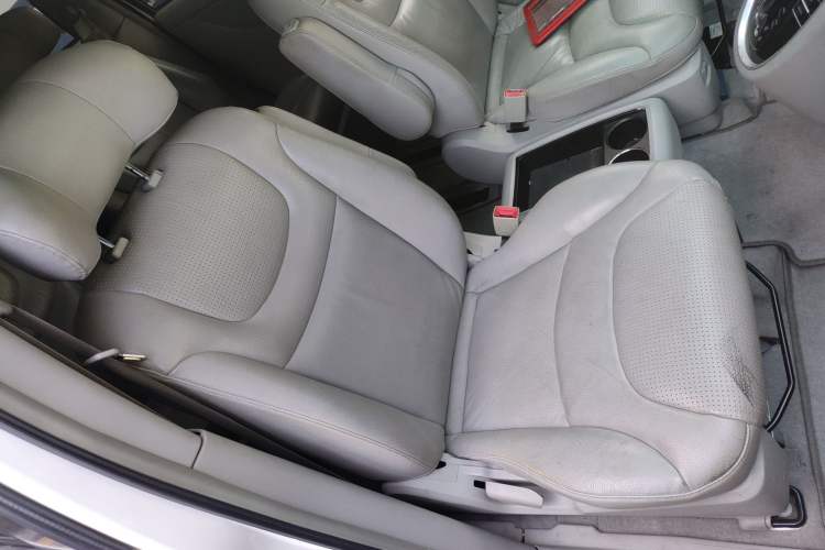 Used Luxgen Great 7 MPV 2013 2.0T Luxury Model Right Front Seat