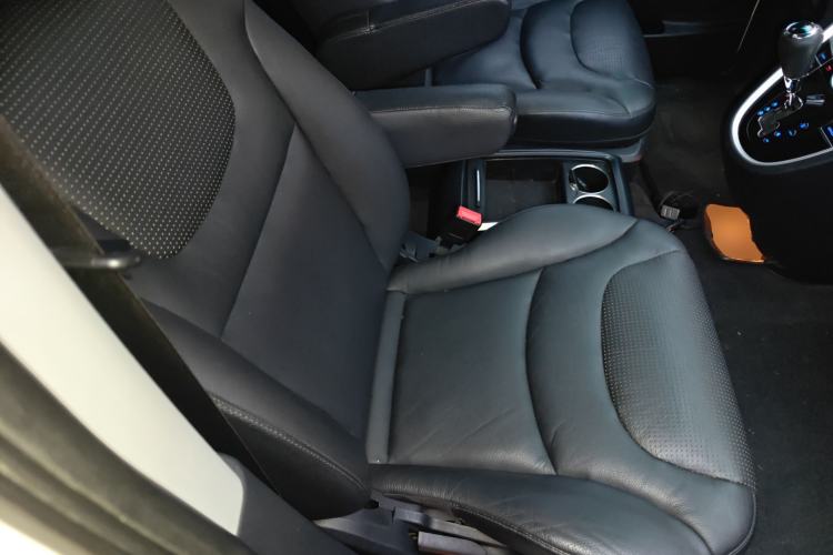 Used Luxgen Great 7 MPV 2013 2.0T Executive Model Right Front Seat
