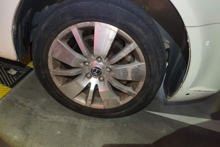 Used Luxgen Great 7 MPV 2013 2.0T Luxury Model Right Front Wheel Hub