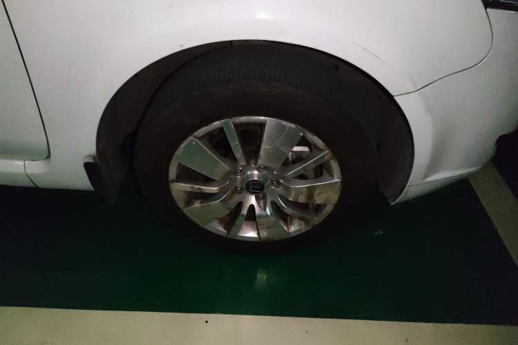 Used Luxgen Great 7 MPV 2013 2.0T Executive Model Right Front Wheel Hub