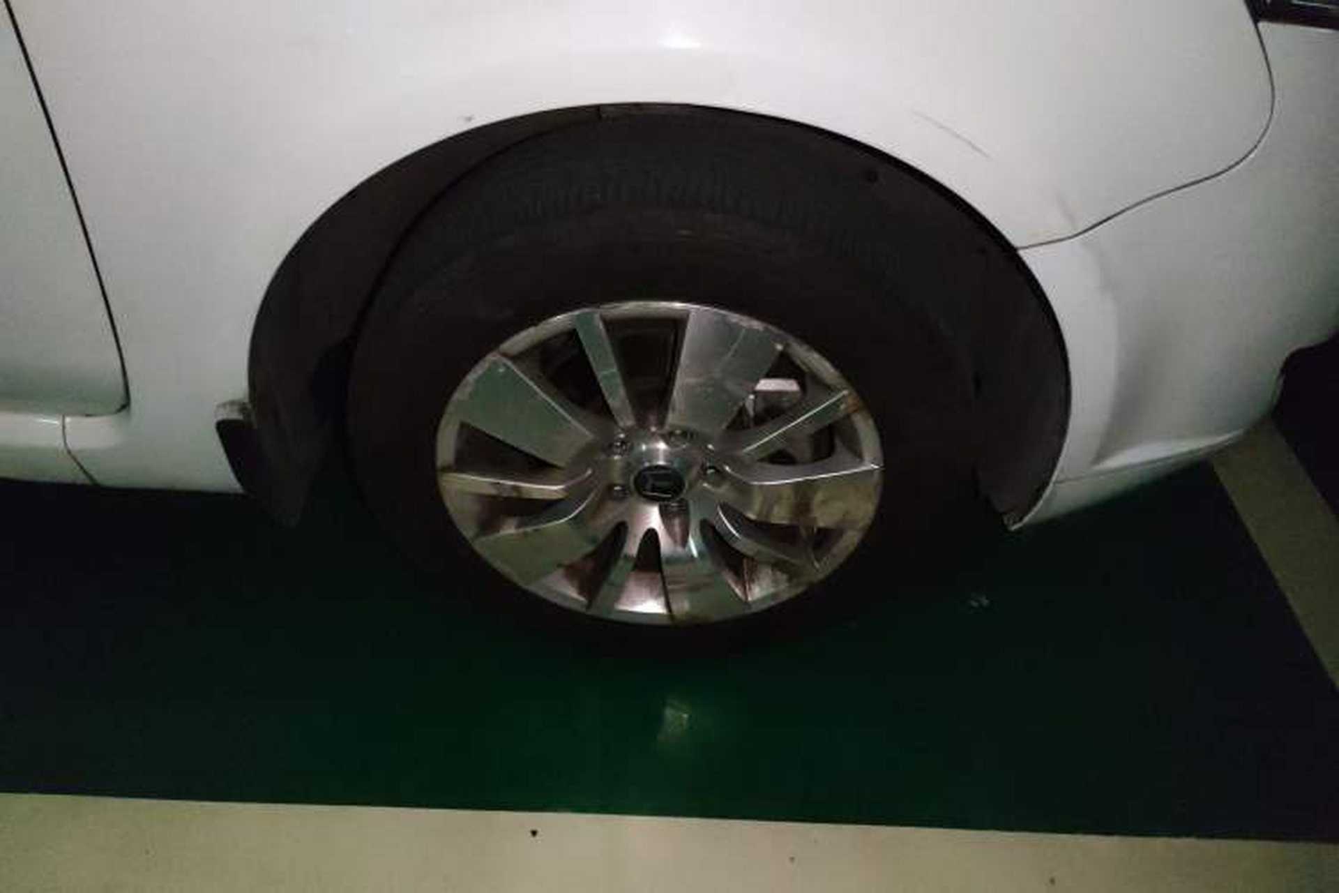 Used Luxgen Great 7 MPV 2013 2.0T Executive Model Right Front Wheel Hub