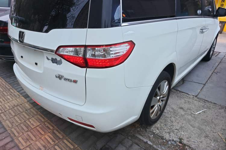 Used Luxgen Great 7 MPV 2013 2.0T Executive Model Right Rear Taillight