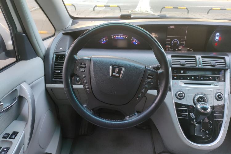Used Luxgen Great 7 MPV 2013 2.0T Luxury Model Steering Wheel