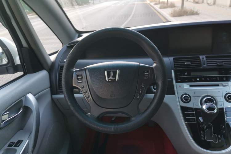 Used Luxgen Great 7 MPV 2013 2.0T Luxury Model Steering Wheel