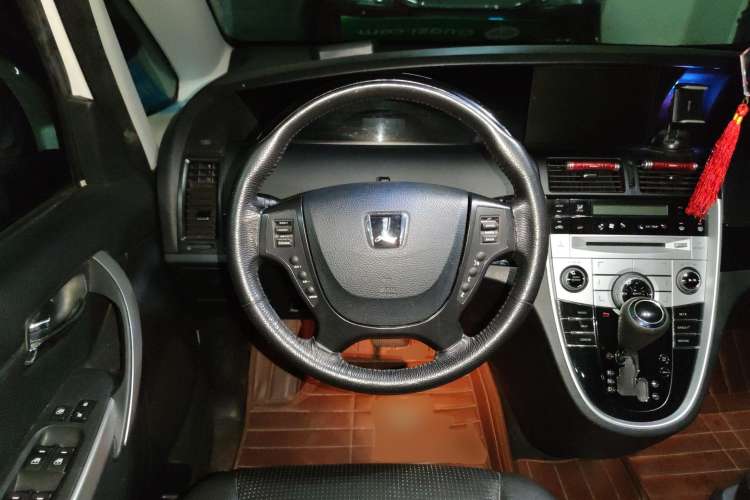 Used Luxgen Great 7 MPV 2013 2.0T Executive Model Steering Wheel