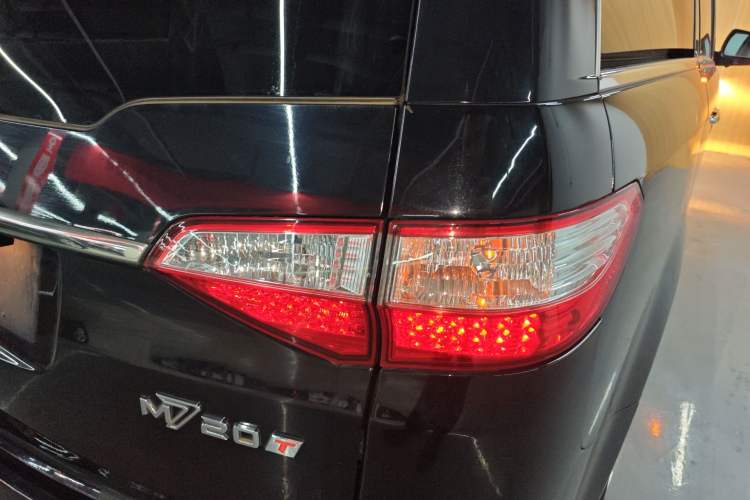 Used Luxgen Great 7 MPV 2015 2.0T Luxury Model Exterior 3