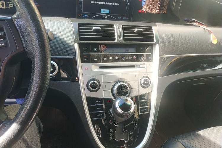 Used Luxgen Great 7 MPV 2015 2.0T Luxury Model Audio And AC Panel