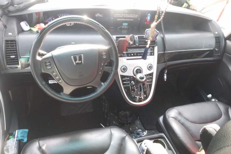 Used Luxgen Great 7 MPV 2015 2.0T Luxury Model Center Console