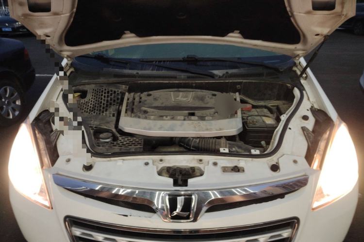 Used Luxgen Great 7 MPV 2015 2.0T Elite Edition Engine Bay