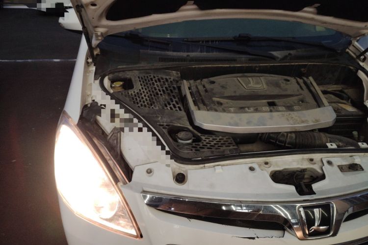 Used Luxgen Great 7 MPV 2015 2.0T Elite Edition Engine Bay Right