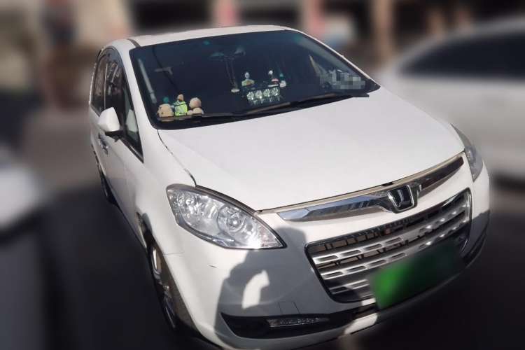 Used Luxgen Great 7 MPV 2015 2.0T Luxury Model Front Right 45 Deg