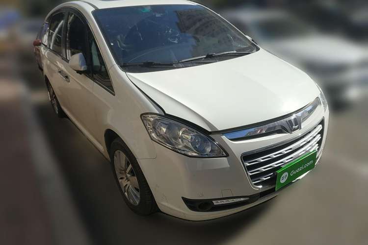 Used Luxgen Great 7 MPV 2015 2.0T Luxury Model Front Right 45 Deg