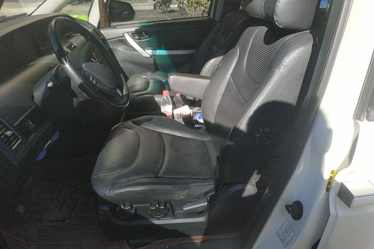 Used Luxgen Great 7 MPV 2015 2.0T Luxury Model Left Front Seat