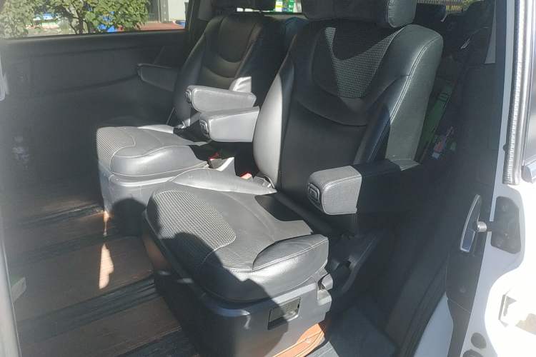 Used Luxgen Great 7 MPV 2015 2.0T Luxury Model Left Rear Seat