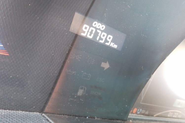 Used Luxgen Great 7 MPV 2015 2.0T Luxury Model Odometer Close Up