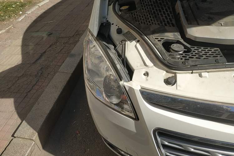Used Luxgen Great 7 MPV 2015 2.0T Luxury Model Right Front Headlight