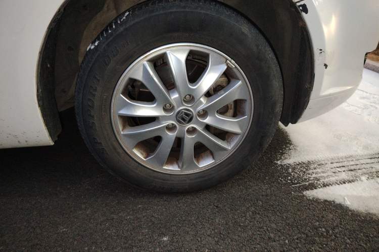 Used Luxgen Great 7 MPV 2015 2.0T Elite Edition Right Front Wheel Hub