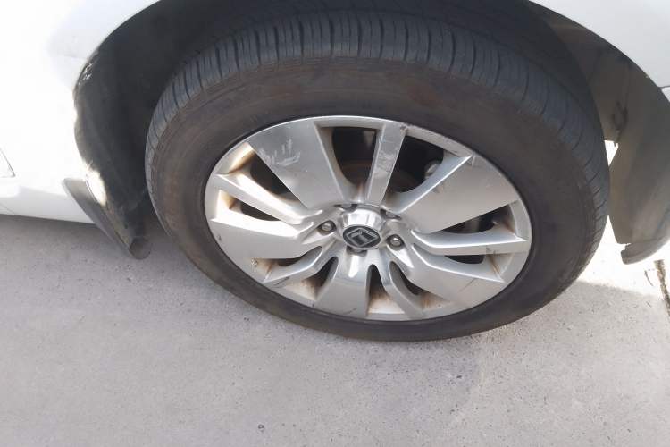 Used Luxgen Great 7 MPV 2015 2.0T Luxury Model Right Front Wheel Hub