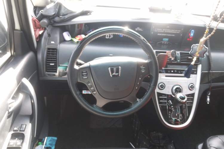 Used Luxgen Great 7 MPV 2015 2.0T Luxury Model Steering Wheel