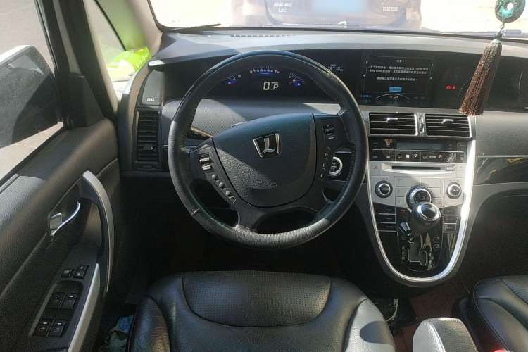 Used Luxgen Great 7 MPV 2015 2.0T Luxury Model Steering Wheel