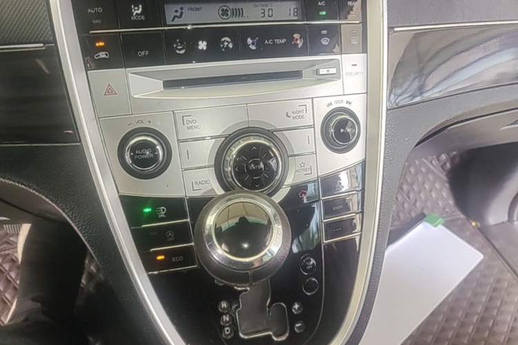 Used Luxgen Great 7 MPV 2016 2.0T Luxury Model Audio And AC Panel