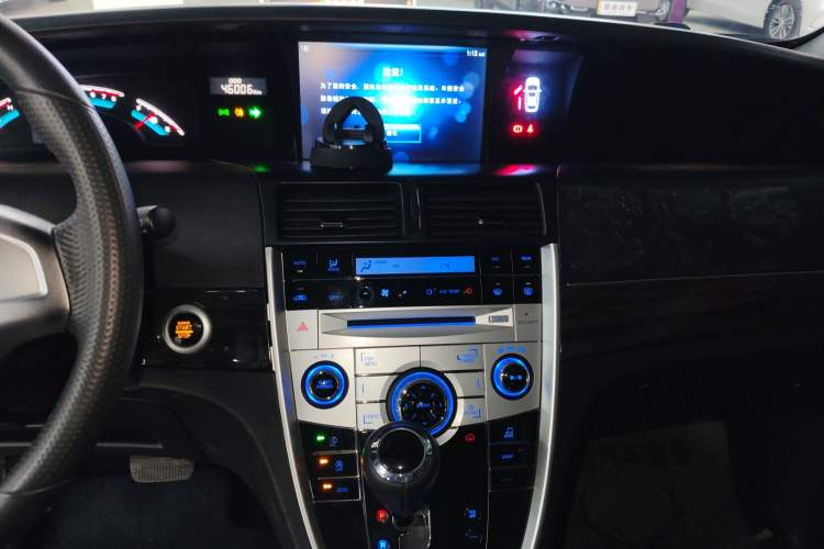 Used Luxgen Great 7 MPV 2016 2.0T Comfort Edition Audio And AC Panel