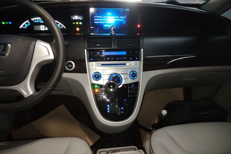 Used Luxgen Great 7 MPV 2016 2.0T Luxury Model Audio And AC Panel
