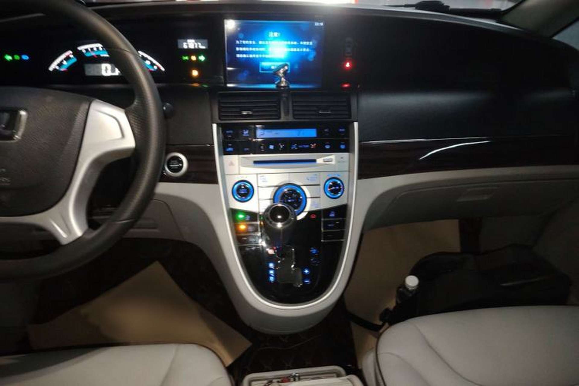 Used Luxgen Great 7 MPV 2016 2.0T Luxury Model Audio And AC Panel