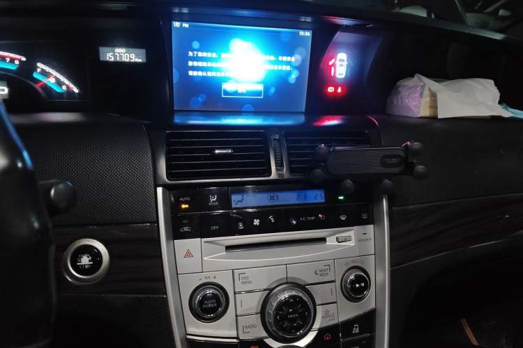Used Luxgen Great 7 MPV 2016 2.0T Comfort Edition Audio And AC Panel