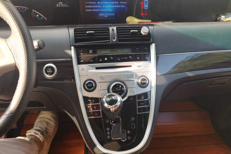 Used Luxgen Great 7 MPV 2016 2.0T Luxury Model Audio And AC Panel