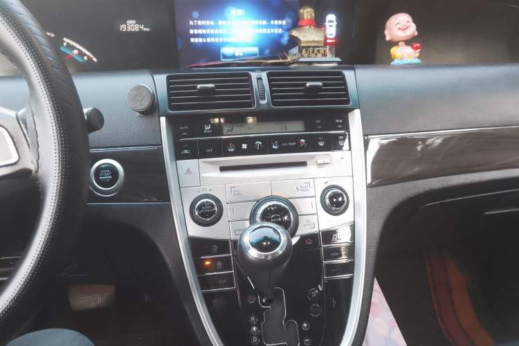 Used Luxgen Great 7 MPV 2016 2.0T Luxury Model Audio And AC Panel