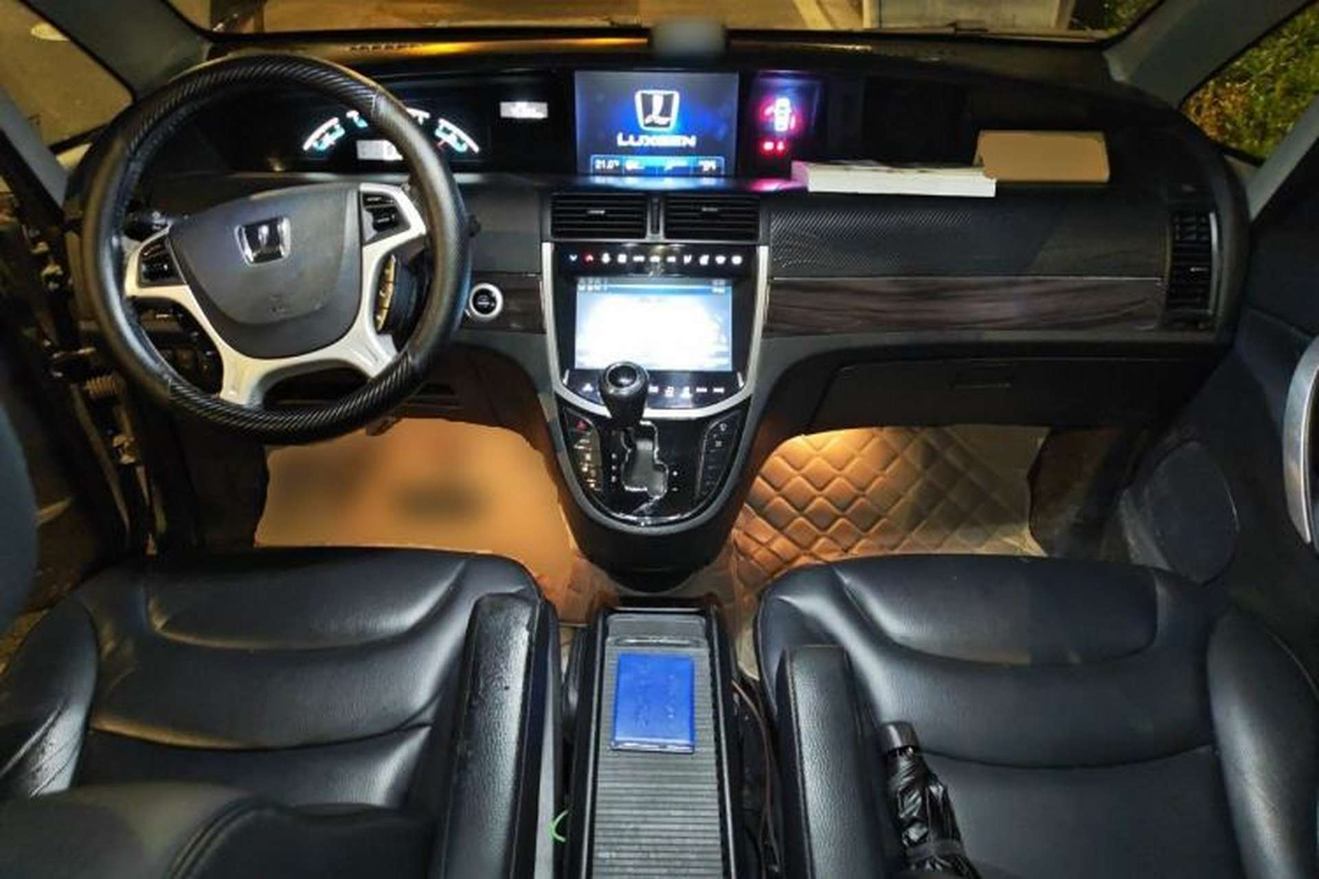 Used Luxgen Great 7 MPV 2016 2.2T Smart Enjoyment Version Center Console
