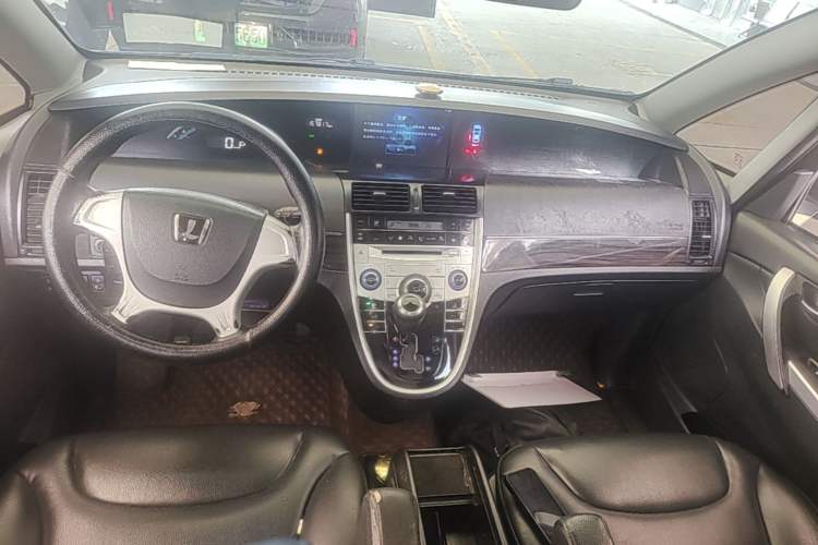 Used Luxgen Great 7 MPV 2016 2.0T Luxury Model Center Console