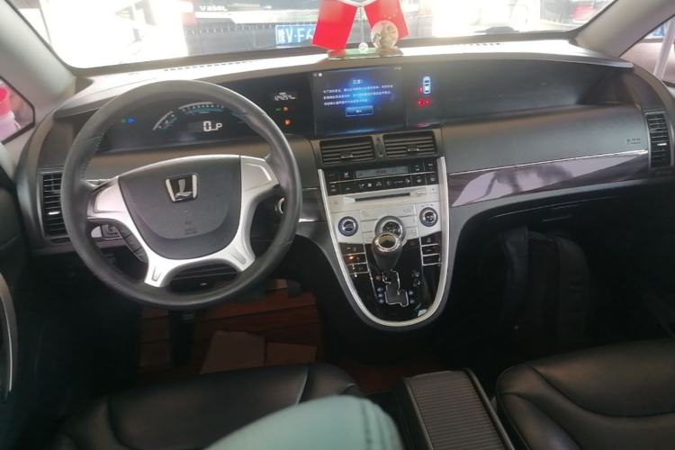 Used Luxgen Great 7 MPV 2016 2.0T Comfort Edition Center Console