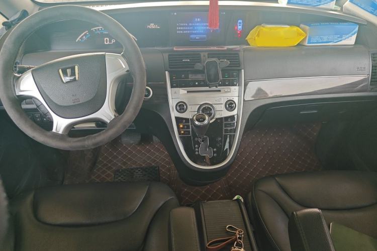 Used Luxgen Great 7 MPV 2016 2.0T Comfort Edition Center Console