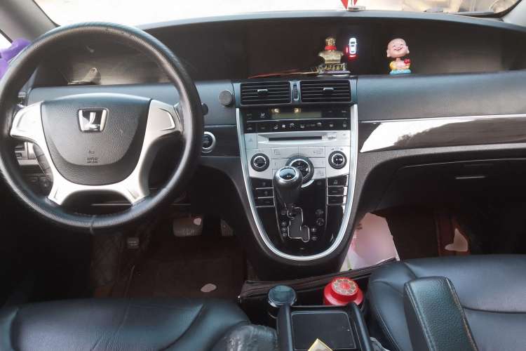 Used Luxgen Great 7 MPV 2016 2.0T Luxury Model Center Console
