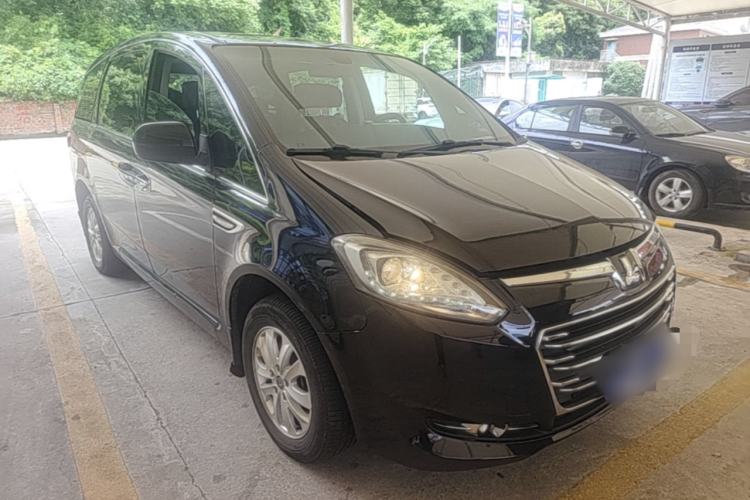 Used Luxgen Great 7 MPV 2016 2.0T Luxury Model Front Right 45 Deg