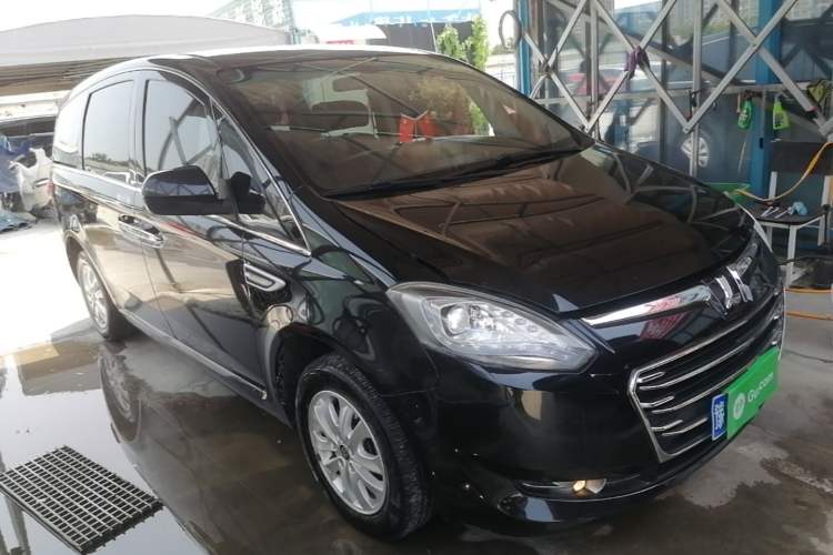 Used Luxgen Great 7 MPV 2016 2.0T Comfort Edition Front Right 45 Deg