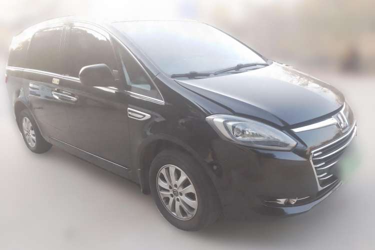 Used Luxgen Great 7 MPV 2016 2.0T Luxury Model Front Right 45 Deg