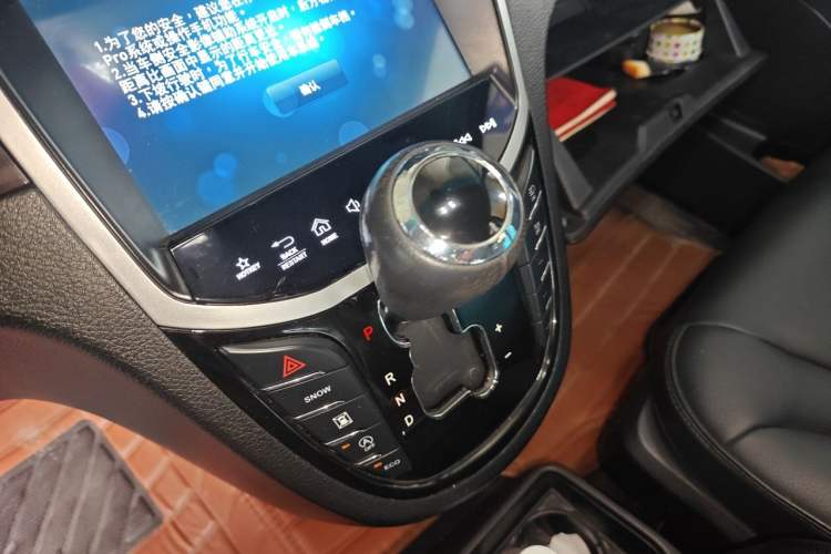 Used Luxgen Great 7 MPV 2016 2.2T Smart Enjoyment Version Gear Lever