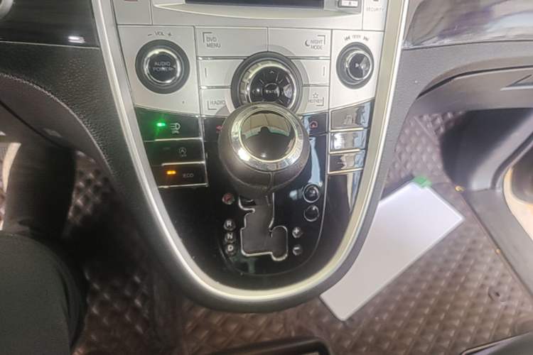 Used Luxgen Great 7 MPV 2016 2.0T Luxury Model Gear Lever
