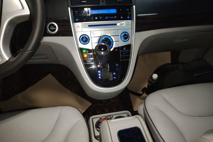 Used Luxgen Great 7 MPV 2016 2.0T Luxury Model Gear Lever